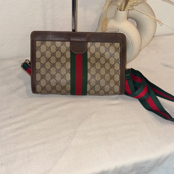 Authentic Gucci Green and Red Crossbody/Clutch Bag - Picture 3 of 16